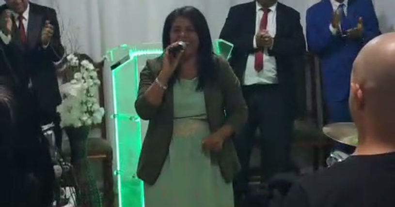 Levita louvando